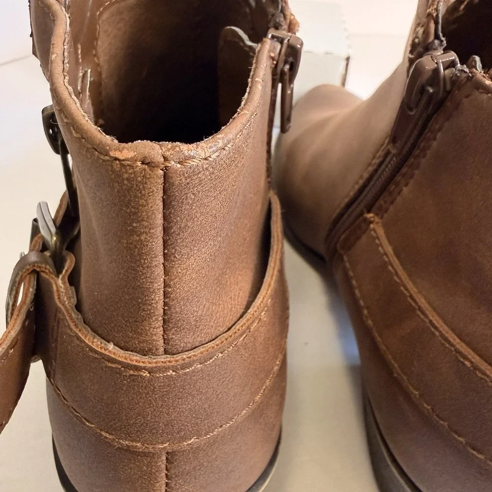 Madden Girl Hunttz Vegan Bootie Stacked Heel Side Zip Brown 6.5M Women/Teen